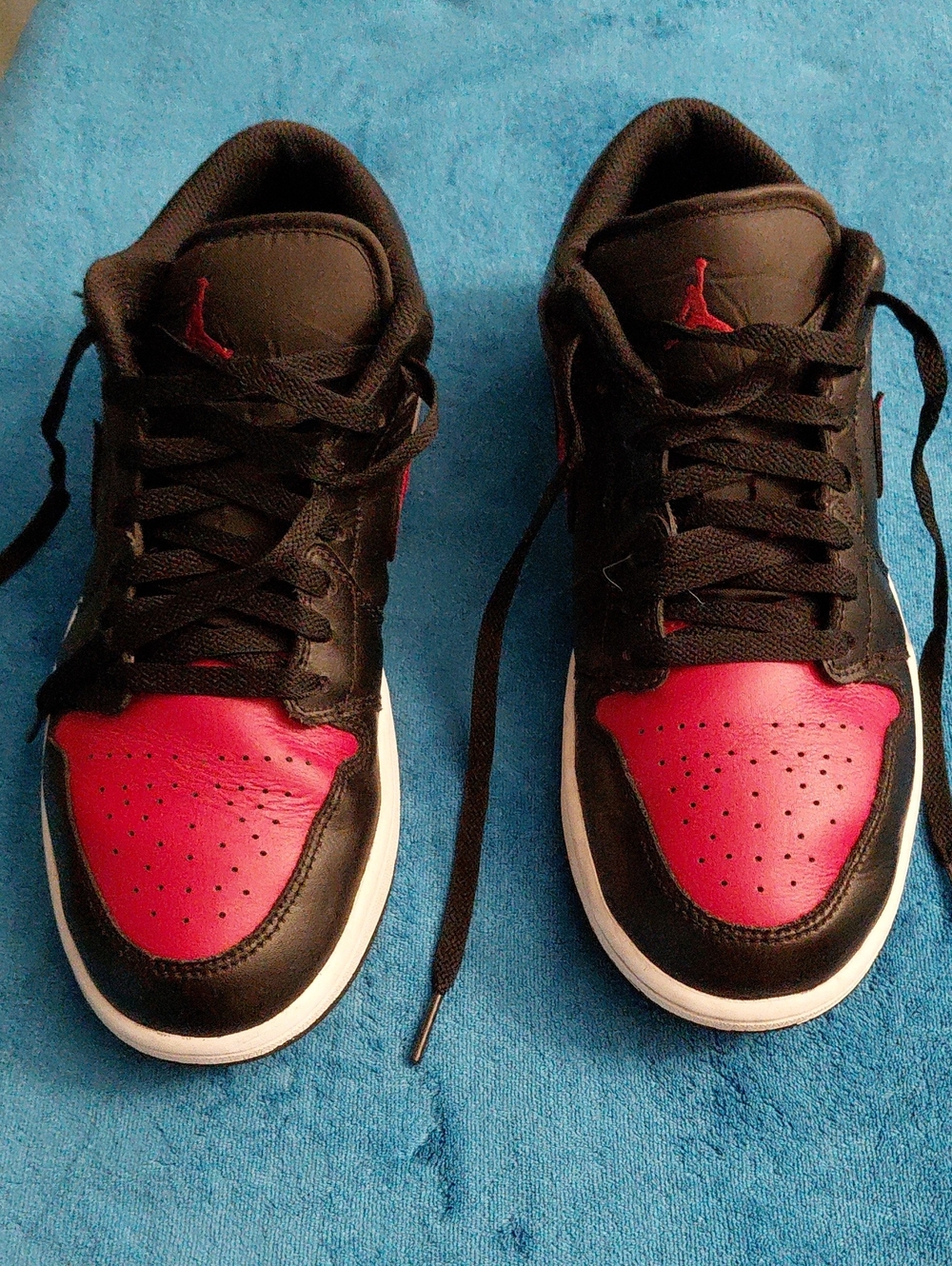 Nike Air Jordan Men's Size 9. 1 Low 553558 067 Black, Summit White Varsity Red